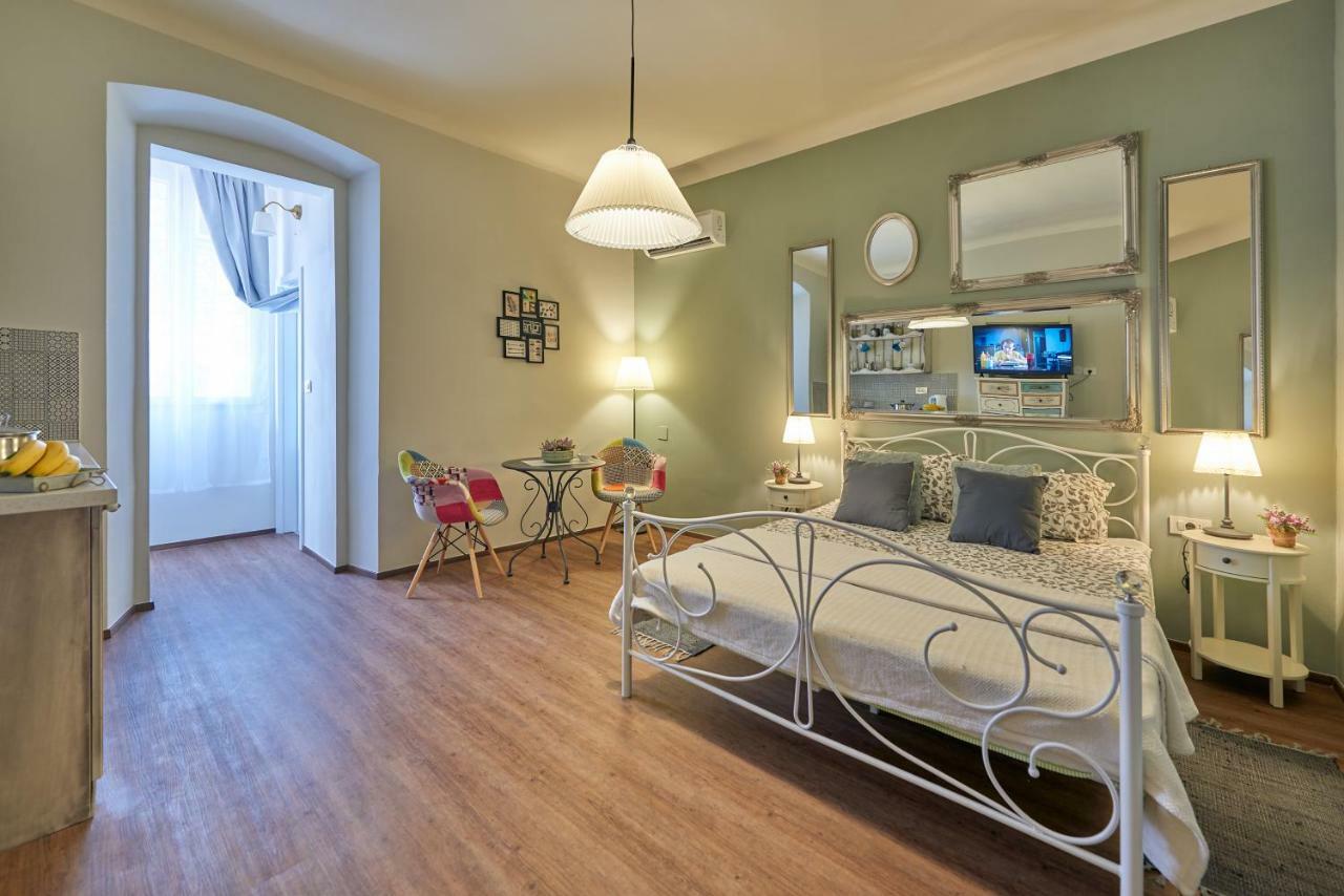 Old City Romanitic Studios 1 With Free Private Parking Pula Exterior photo